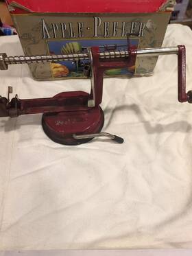 A505 Back To Basics Peel Away Apple Peeler Corer Cast Iron Suction Cup Mount