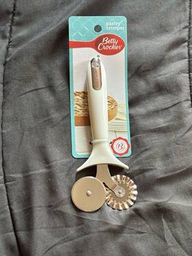 Betty Crocker 076753823289 Pastry Cutter Crimper Stainless Steel