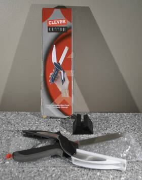 Clever Cutter 523654258565 2-in-1 Knife And Cutting Board- Quickly Chops Your Favorite Fruits