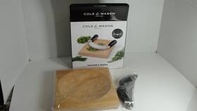H105549 Cole & Mason And Hachoir Board Gift Set Beech Stainless Steel
