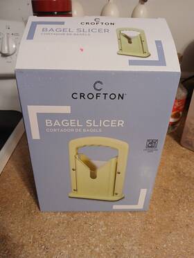 711728 Crofton Bagel Slicer