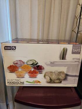 Dem001wh Dash Electric Mandoline Vegetable Slicer 150w 7 Different Cuts Brand New In Box