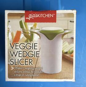 19568 Gia S Kitchen Veggie Wedgie Slicer By White Green Nwb