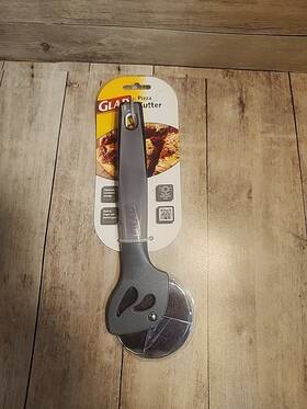 Glad 749732713115 New Gray Plastic Nylon Pizza Wheel Cutter Easy Clean With Finger Thumb Guard