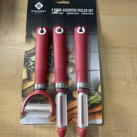 47-b126 Gourmet Kitchen Trend 3pc. Vegetable Fruit Peeler Set. By Kitchen. Red