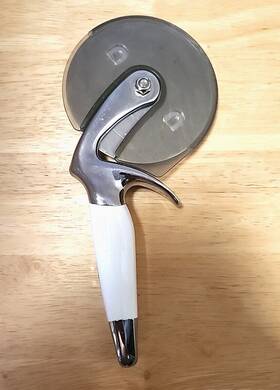 Kg114ac Kitchenaid Kg114wh Large Pizza Cutter With Finger Guard - Rare White &silver