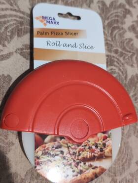 Mega Maxx 886617000141 Palm Pizza Slicer Safe Plastic Roller. Roll And Slice For Kids D3