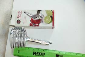 5140 Norpro Tomato Holder Slice Tomatoes Onions Lemons Limes