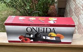 32834 Oneida Mandoline Stainless Steel Slicing Set 5 Slicer Options Safety Food Holder
