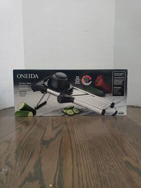 7985 Oneida Stainless Steel Mandoline Slicing Set With Blade Changer