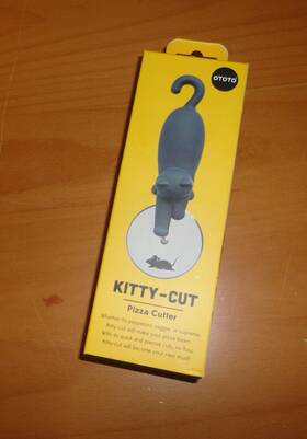 Ototo 060984120205 New In Box Kitty Cut Pizza Cutter Wheel Cat Chasing Mouse Nib