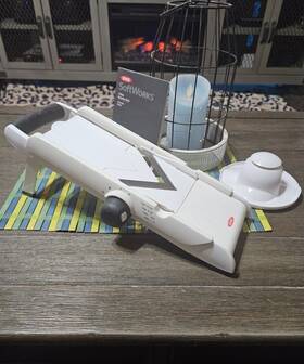 21157900 Oxo Softworks V-blade White Mandoline Slicer Straight Julienne Crinkle Cut