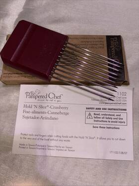 Pampered Chef 099901011024 Hold Ftn Slice #1102 Slicing Cutting Tool Cranberry Red New