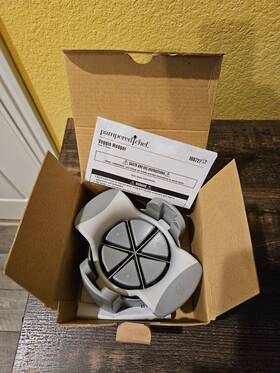 100727 Pampered Chef Veggie Wedger #100727 - Brand New In Box