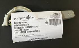 101228 Pampered Chef Pivoting Peeler