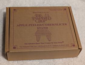 66817 Pampered Chef The Apple Peeler Corer Slicer Stand #66817 Nib