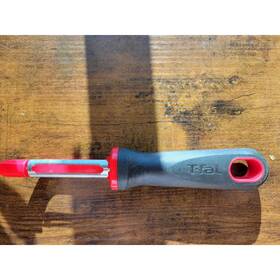 135f T-fal - Vegetable Peeler/slicer With Red Handle 7-1/2 Inch Long