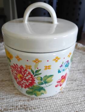 3410keu The Pioneer Woman Floral Bacon Grease Strainer Spoon Rest Set