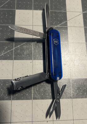Victorinox 611160044372 Nail Clip 580 Swiss Army Knife Multi Tool Sapphire Blue