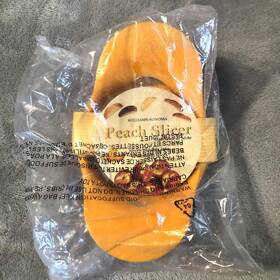 2343051 Williams-sonoma Peach Slicer Fruit Cutter Orange Plastic Stainless Steel