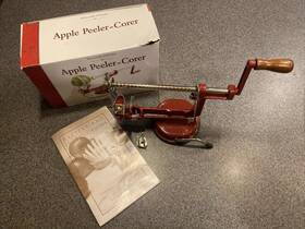 820373 Williams - Sonoma Apple Peeler-corer