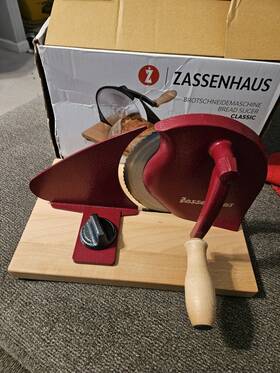 Zassenhaus 006528072075 Manual Bread Slicer Hand Crank - Red
