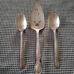 William Rogers Vintage Silverplated 1 Pie Server 2 Spoons Wild Rose Oneida. Fixed Price $18.00.
