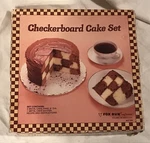 4 Pc Checkerboard Cake Set 3 9" Round Pans & Divider Fox Run Craftsmen 80S 90S. Fixed Price $9.95.