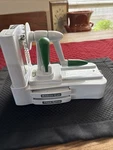 Vegetti Pro Cut Vegetables Fruit Top Kitchen Slicing Spiralizer. Fixed Price $21.00.