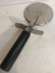 Pampered Chef #1301 Classic Black Handle Pizza Cutter Wheel. Fixed Price $16.95.