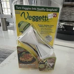 Veggetti Spiral Vegetable Cutter Manual Dual Blades White + Recipe Guide. Fixed Price $5.00.