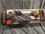 Oneida V-blade Mandoline 5 Different Slicing Plate. Fixed Price $21.59.