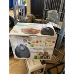 Nutrichef Salad Shooter Chopper, Grater And Shredder. Fixed Price $20.00.