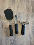 Oxo Soft Grip Lot 3 Kitchen Tools, Cheese Slicer, Apple Corer, And Spatula. Fixed Price $16.00.