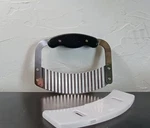 Pampered Chef Stainless Steel Crinkle Cutter Curved Blade W/guard Kitchen Gadget. Fixed Price $16.00.