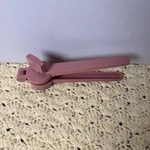 Ekco Garlic Press Screw Handle Plastic Dusty Rose 8 Euc. Fixed Price $12.32.