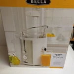 Bella 700WATTS Juice Extractor, White With Stainless Steel (new). Fixed Price $69.98.