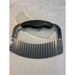 Pampered Chef Crinkle Cutter Stainless Steel Wavy Blade Vegetable Slicer 1089. Fixed Price $15.00.