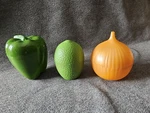 Set Of 3 Hutzler Onion, Green Bell Pepper, Lime Saver Keeper Storage Containers. Fixed Price $19.99.