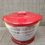 Kitchen Aid Salad Fruit Spinner With Non Slip Large Plastic Bowl& 3 Divider Used. Fixed Price $24.45.