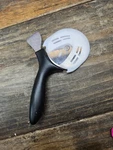 Pampered Chef Pizza & Crust Cutter 2 Great Tools In 1 Wheel. Fixed Price $21.23.
