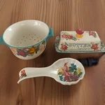 Pioneer Woman 4 Pcs Butter Dish, Colander Berry Strainer & Spoon Rest Complete. Fixed Price $28.99.