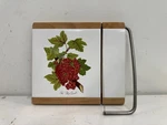 Portmeirion Pomona The Red Currant Porcelain & Wood Cheese Board Slicer. Fixed Price $30.00.