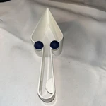 Tupperware Cake Piece O Cutter Slicer Triangle 2872A-4 White And Blue. Fixed Price $15.00.